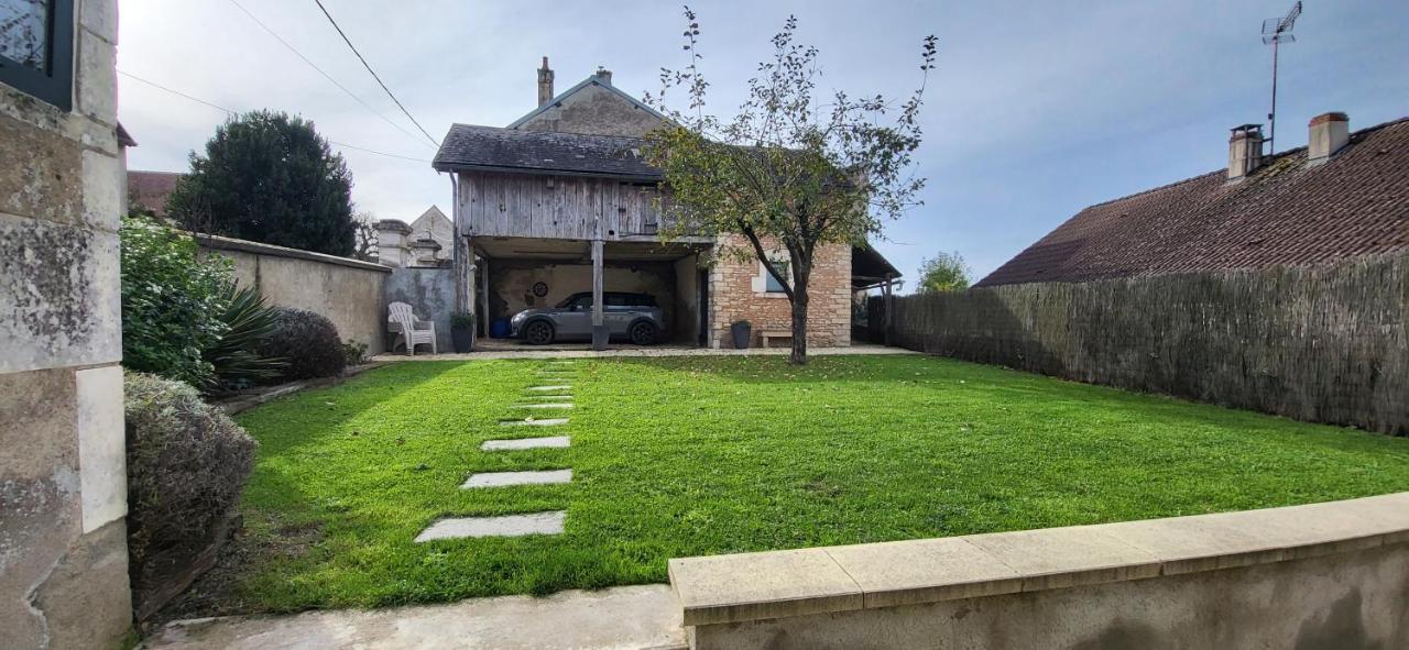 Le Gite Des Jardins Entrains-sur-Nohain Exterior photo